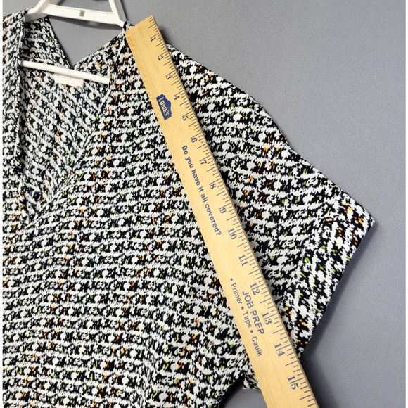 Lush Geometric Top Womens M Black White Oversized V-Neck Cuffed Short Sleeves - Picture 9 of 14